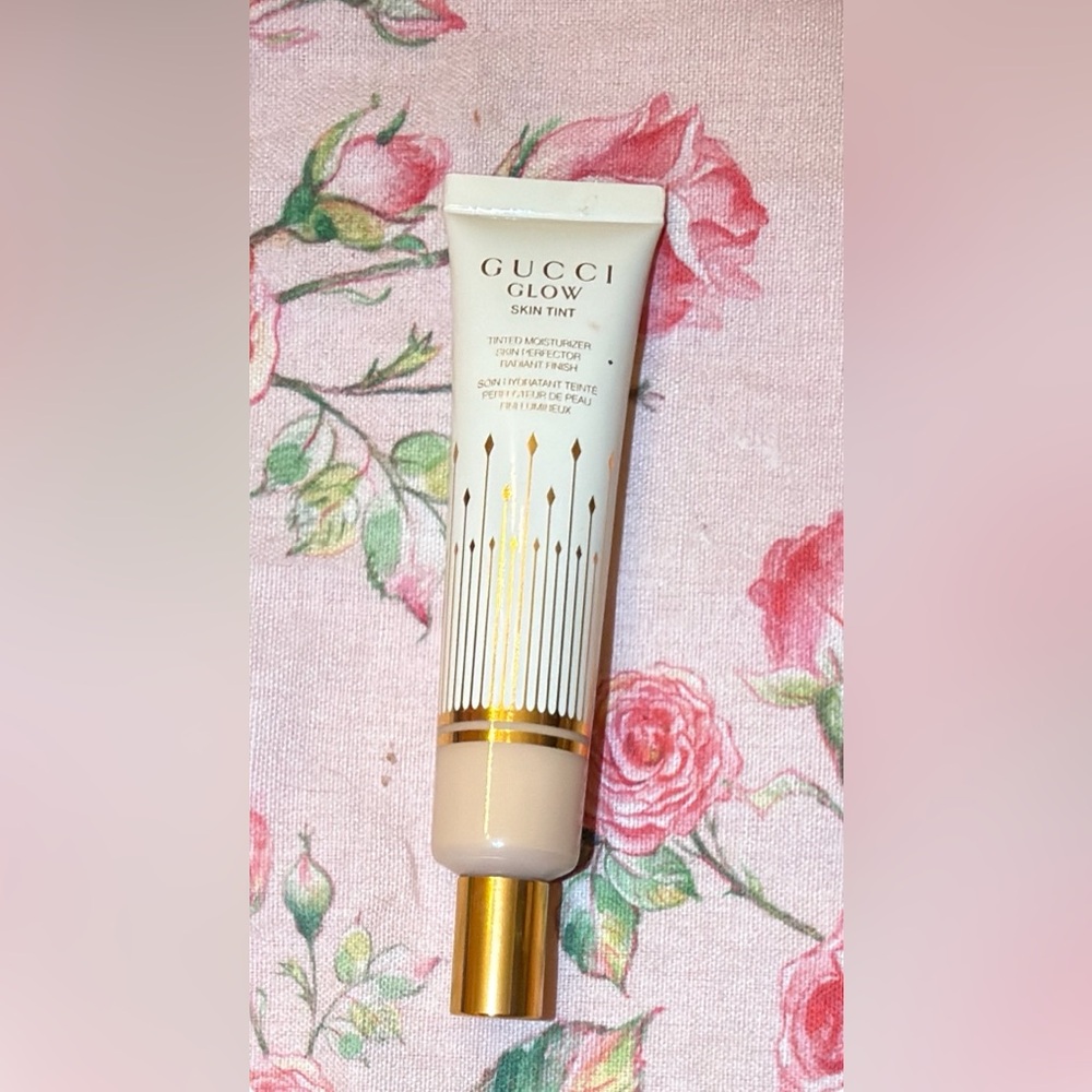 Gucci Glow Skin tint shade 1.7